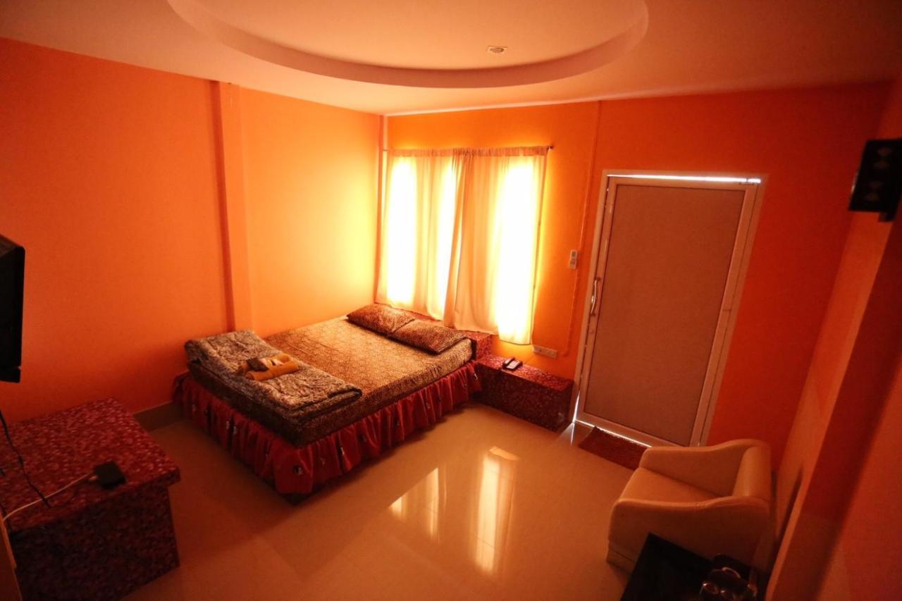 Diane Hotel Phetchaburi Esterno foto