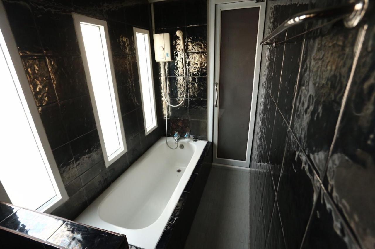 Diane Hotel Phetchaburi Esterno foto