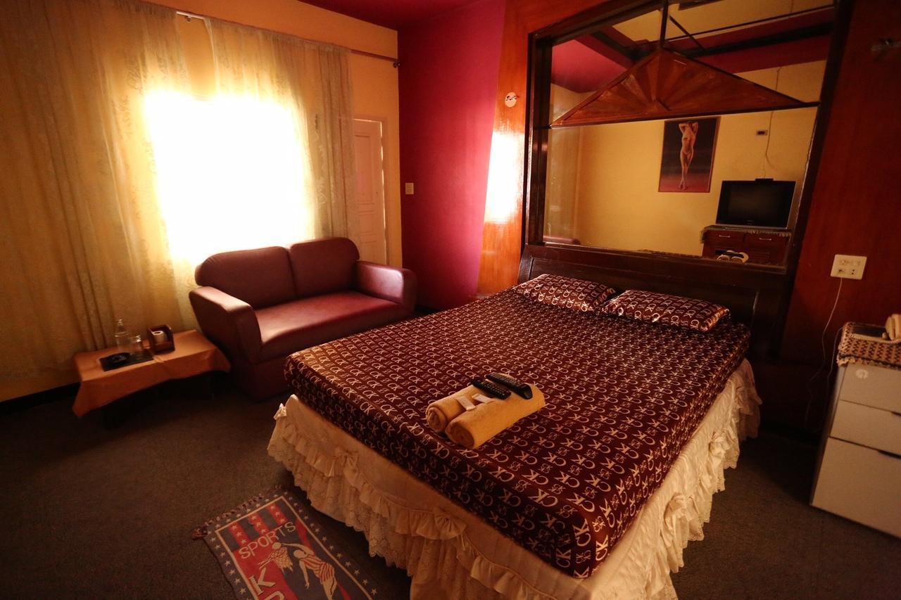 Diane Hotel Phetchaburi Esterno foto