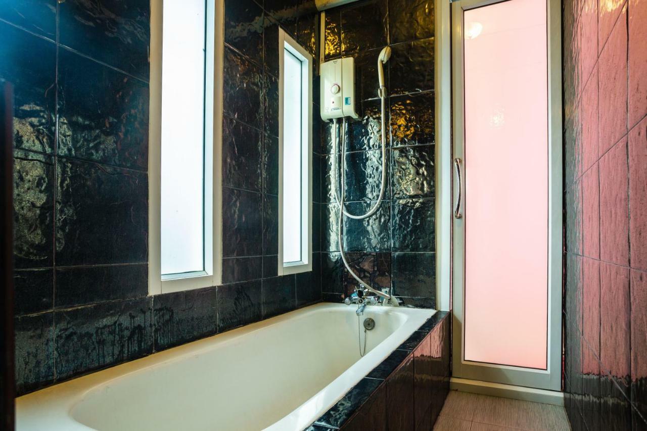 Diane Hotel Phetchaburi Esterno foto